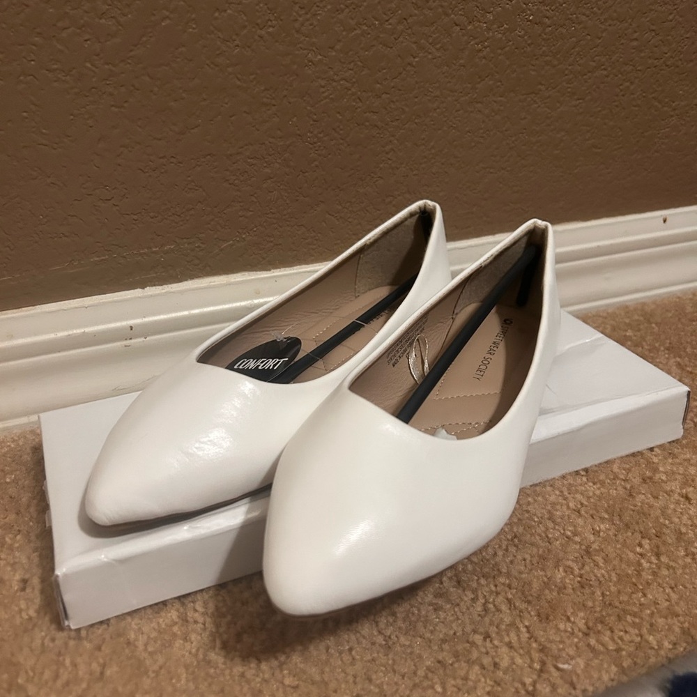 Streetwear Society White Flats Sleek Design